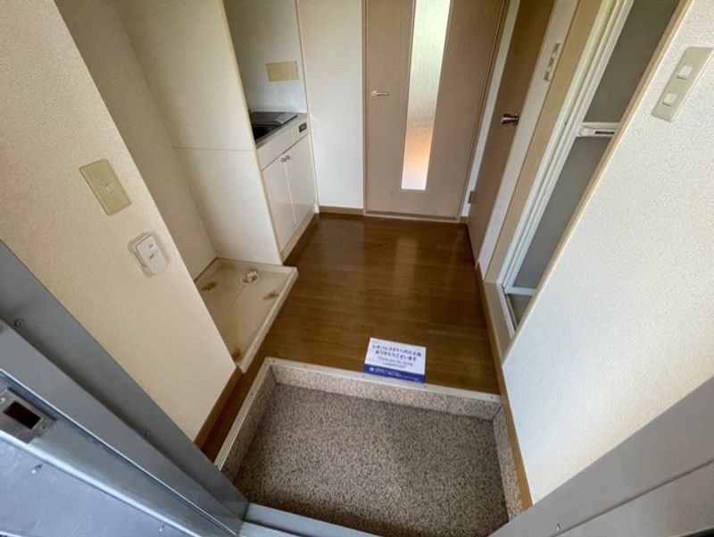 レオパレスフェリス 玄関