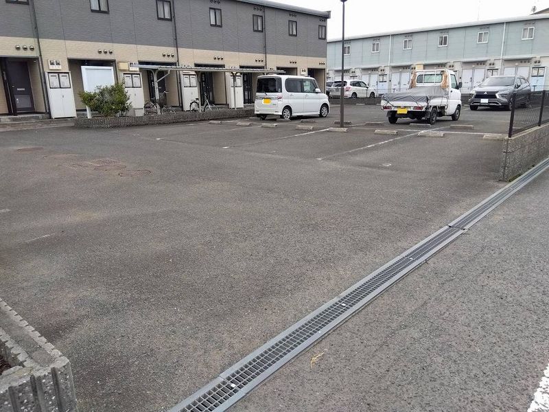 レオパレス金倉Ⅱ 駐車場