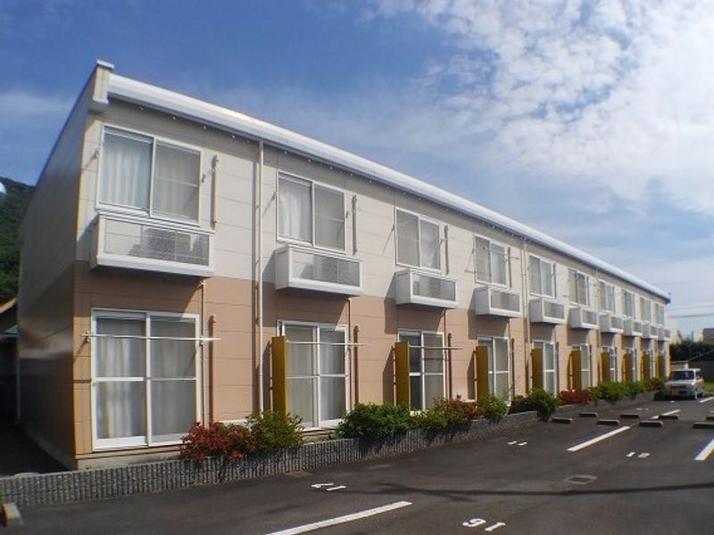 レオパレスニュー屋島 外観