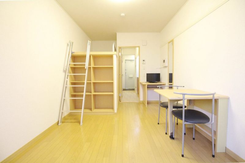 レオパレスはるる 居間