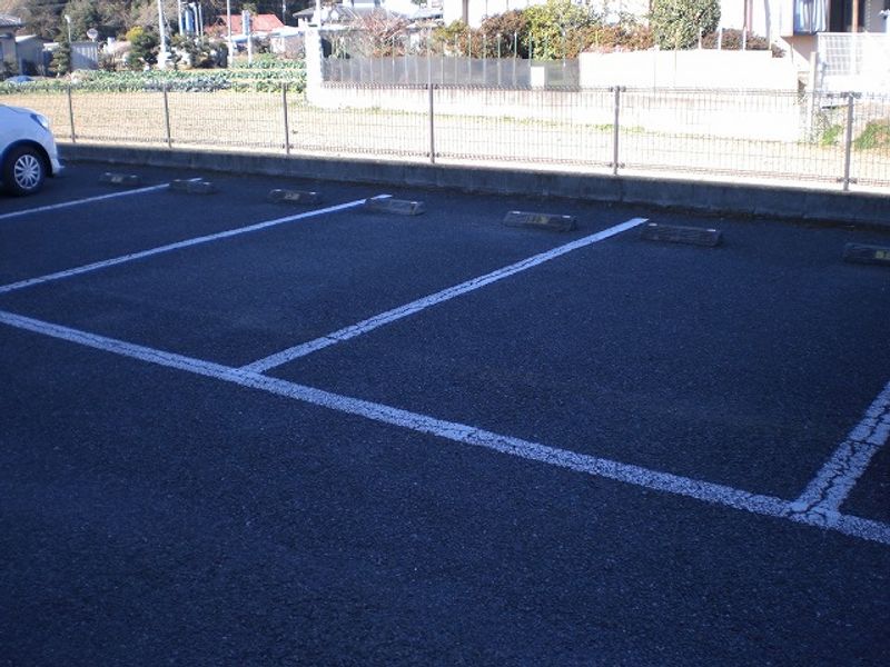 レオパレスプラムヴィラ 駐車場