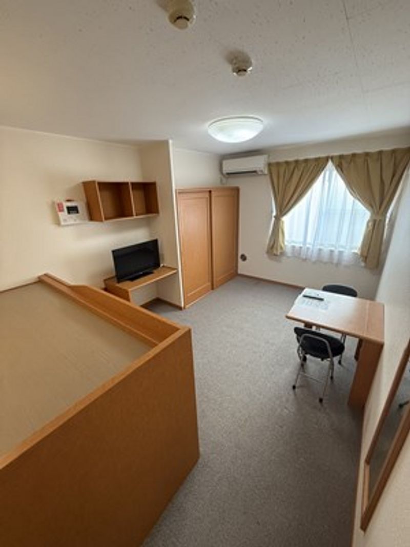 レオパレス藤 居間