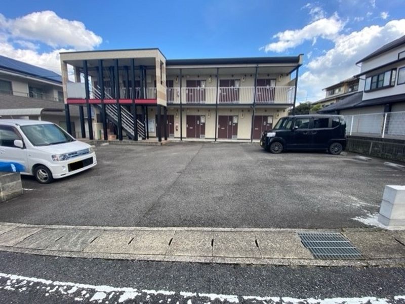 レオパレスＴ　ＲＩＳＥ 駐車場
