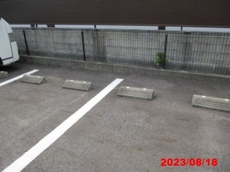 レオパレスエクセレント 駐車場