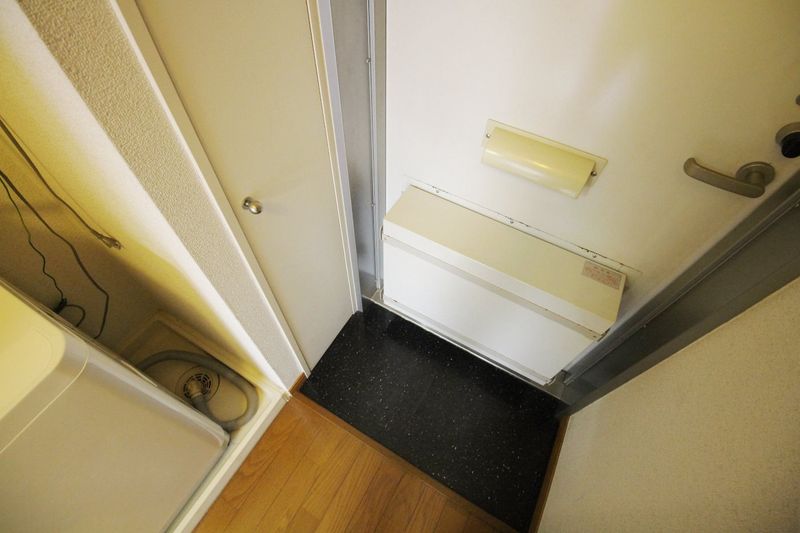 レオパレスボムール 玄関