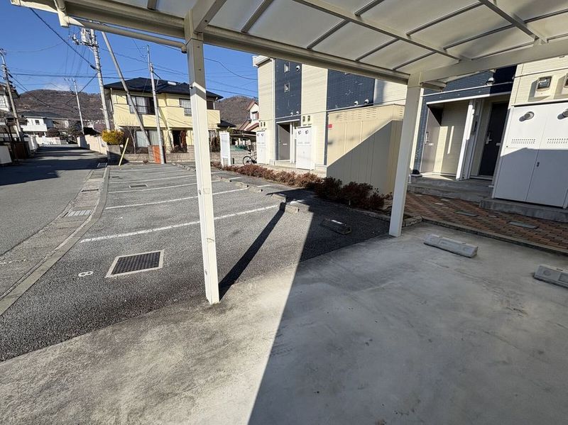 レオネクスト紫石 駐車場