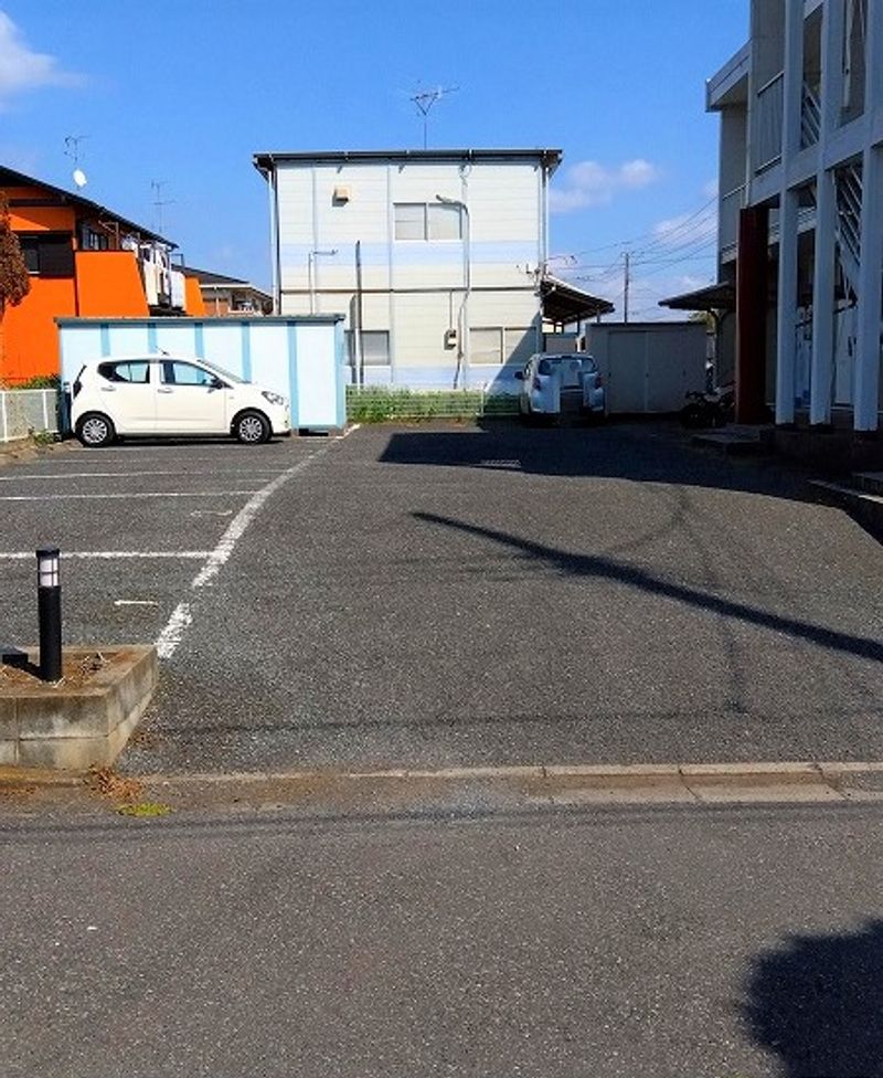 レオパレスクレスト 駐車場