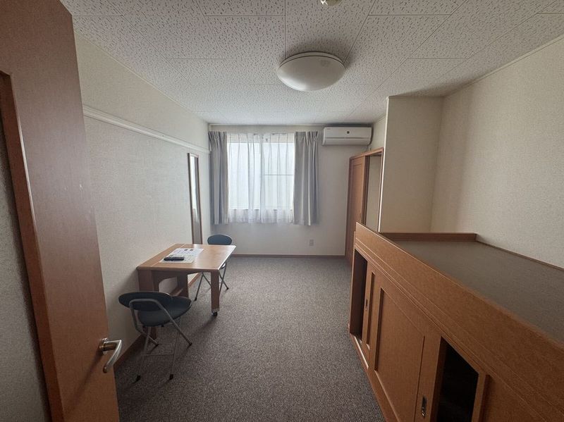 レオパレス北中江 居間