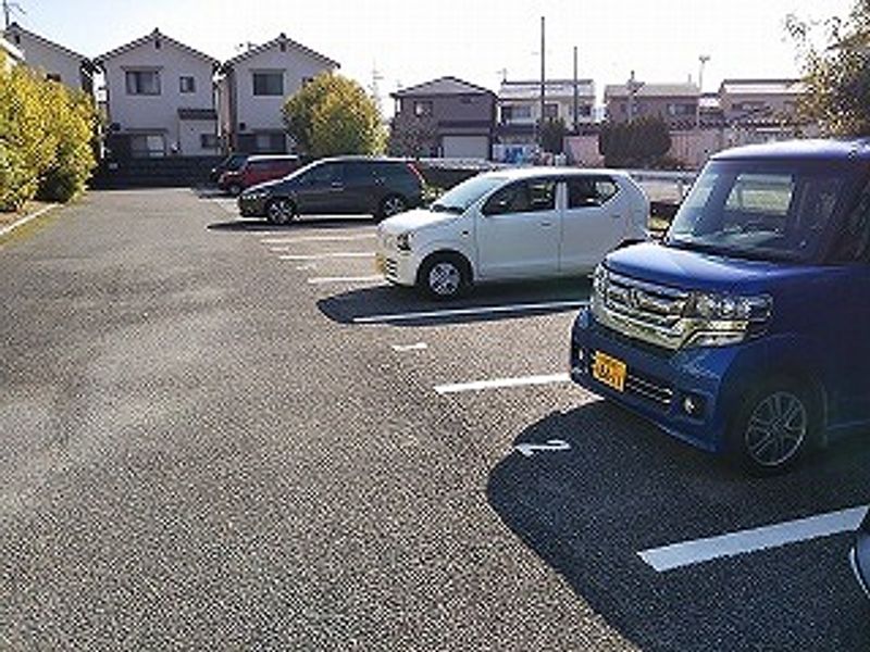 レオパレスエメラルド 駐車場