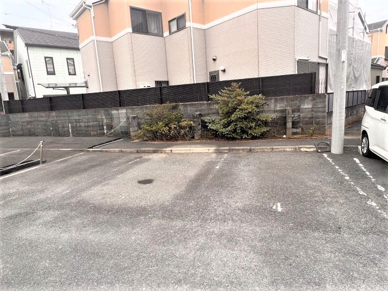 レオパレスフォレストⅡ 駐車場
