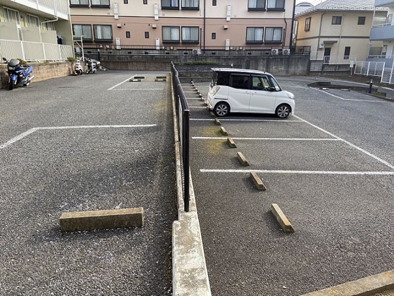 レオパレスピュア 駐車場