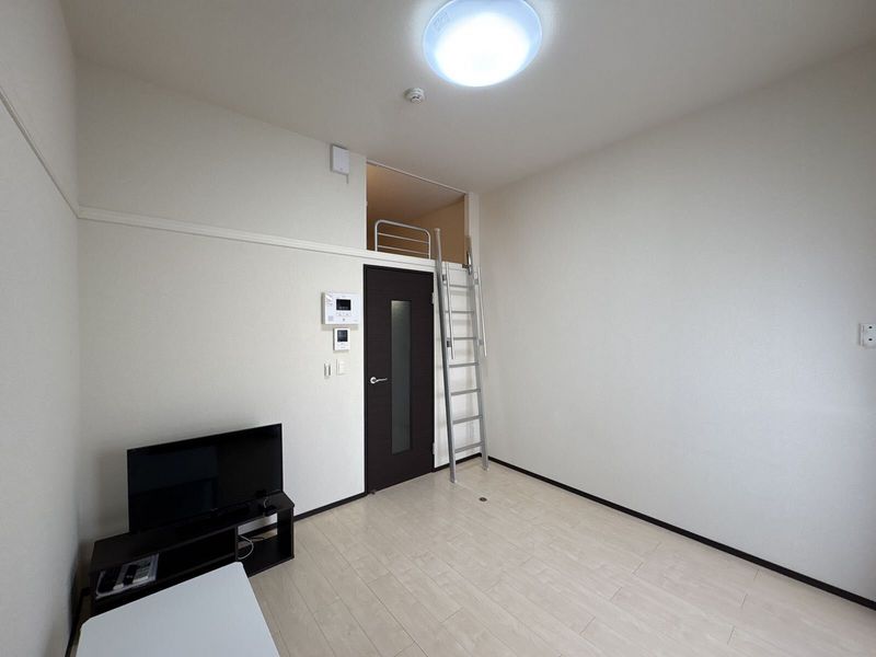 ミランダオカムラハイツ４ 居間