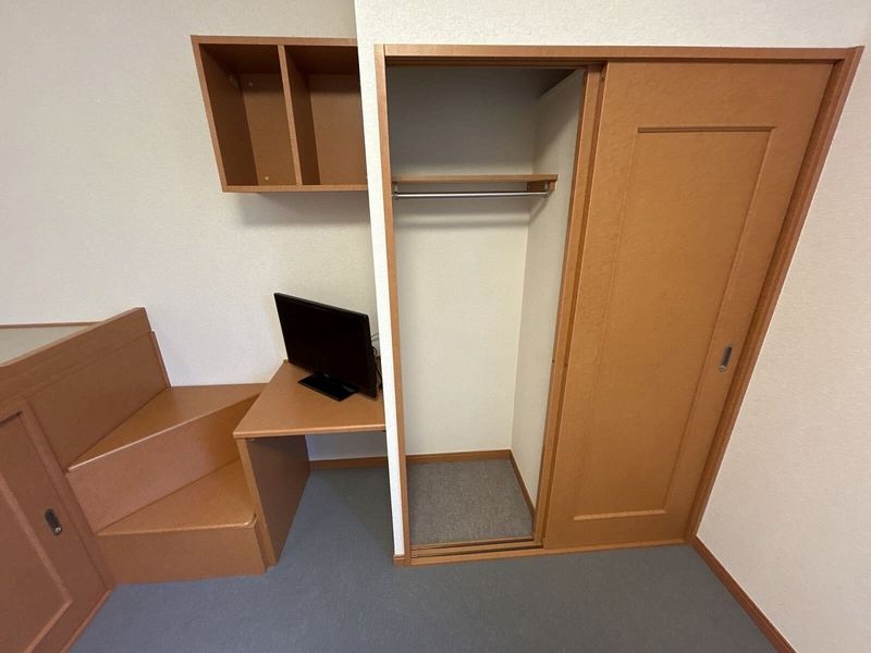 レオパレスクレールセリシエ 収納