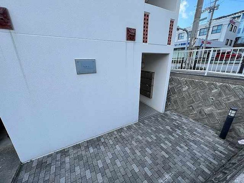 レオパレスちゅら エントランス