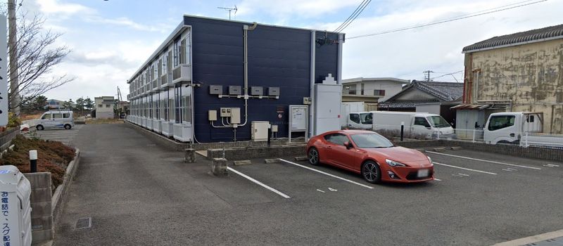 レオパレス三本松 駐車場