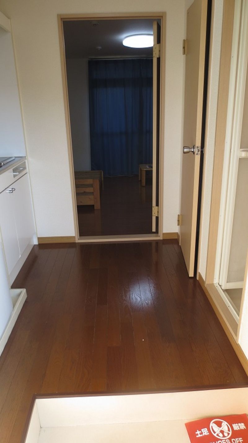 レオパレスフジ 玄関