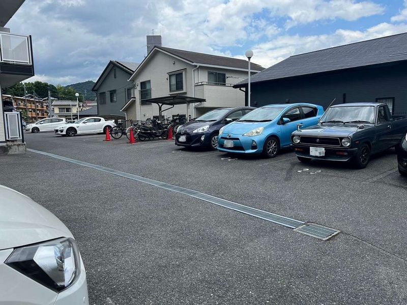 レオパレス有朋 駐車場