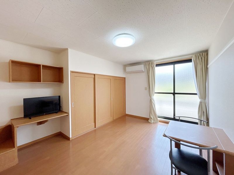 レオパレス柏屋 居間