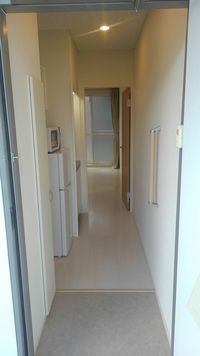 レオパレス平窪 玄関