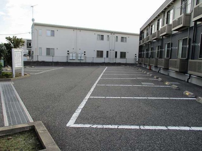 レオネクストフジヤマＢ 駐車場