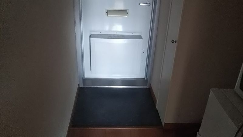 レオパレスシェルズ 玄関