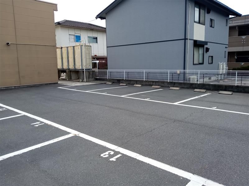 レオパレスマユリカⅢ 駐車場