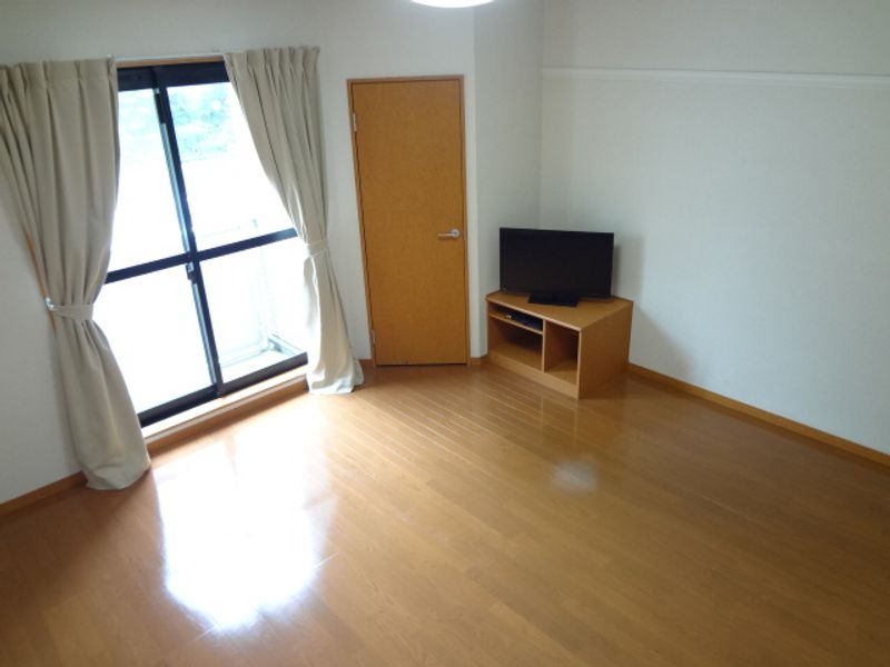 レオパレスブルーミンガーデンＤ 居間