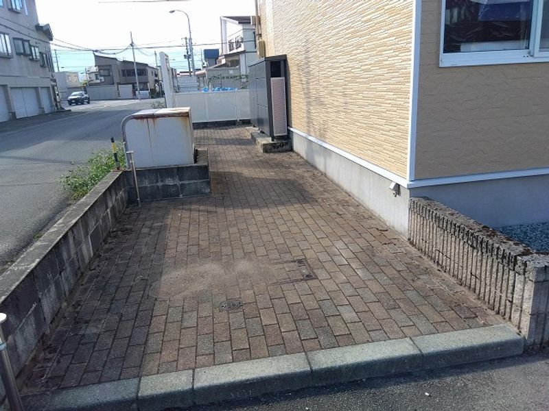 レオパレス中道 エントランス
