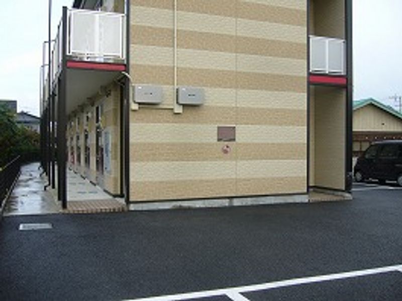 レオパレス愛 エントランス