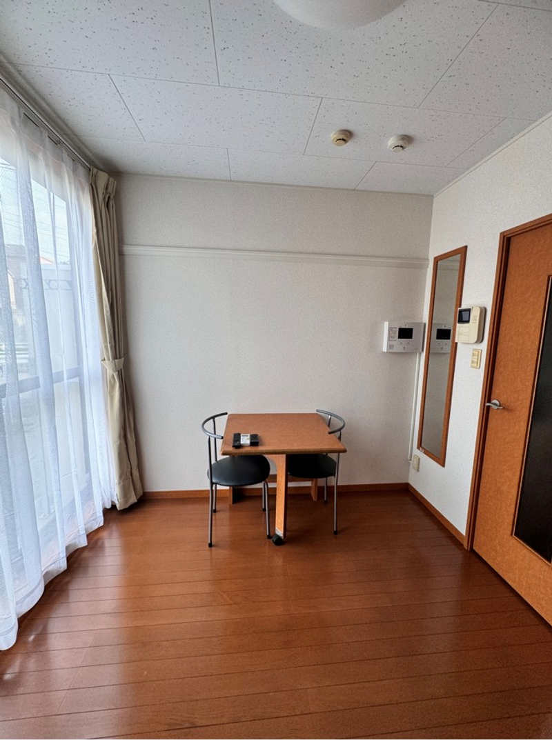 レオパレスアミティエ 居間