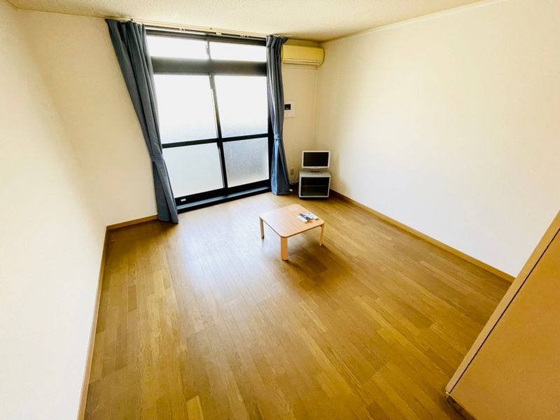 レオパレスクール 居間