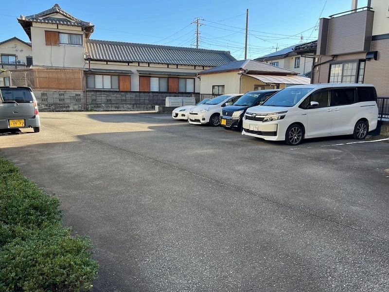 レオパレスシャルマン 駐車場