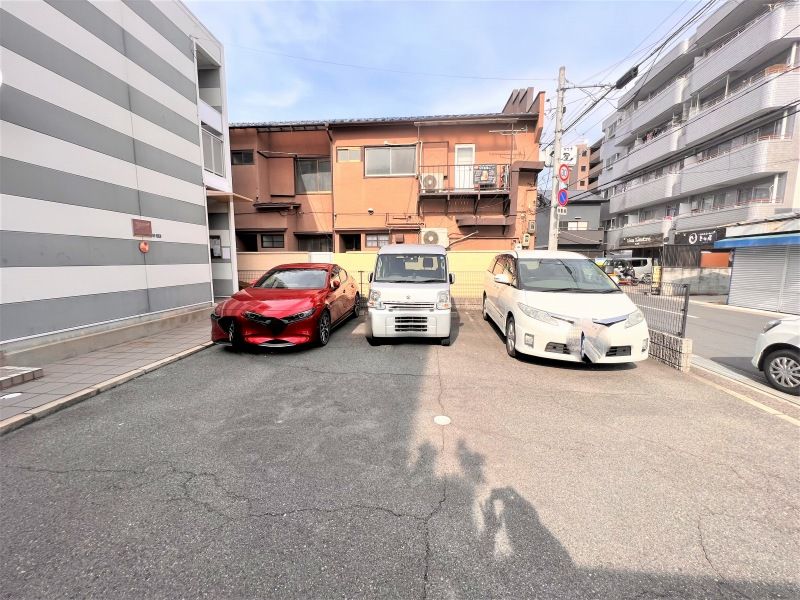 レオパレスＫＩＴＡＤＡ 駐車場