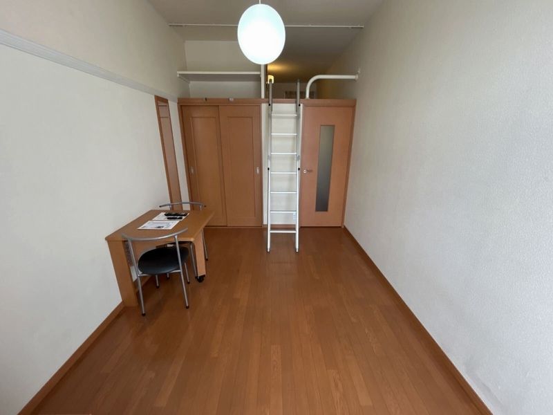 レオパレスプチドムール　サカエ 居間