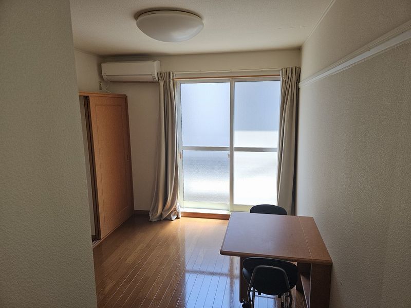 レオパレスユーカリ 居間