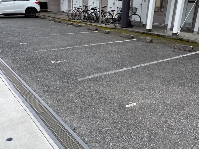 レオパレスサニーハイツ 駐車場
