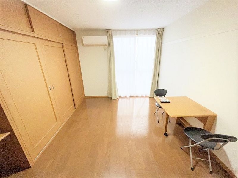 レオパレス榮 居間
