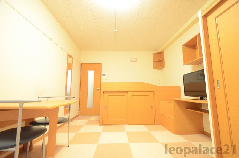 レオパレス泉 居間