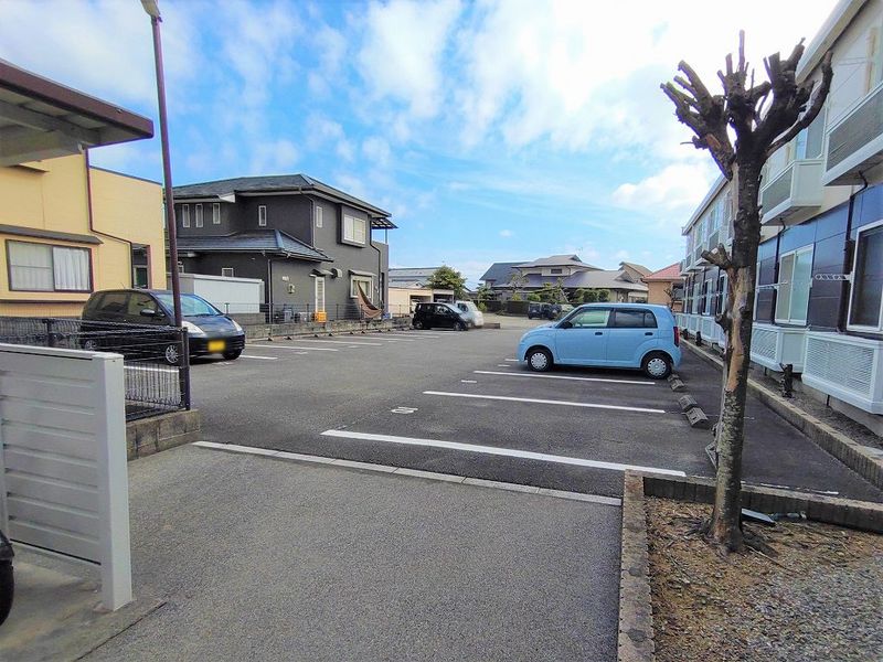 レオパレスサンライズＥＴＯ 駐車場