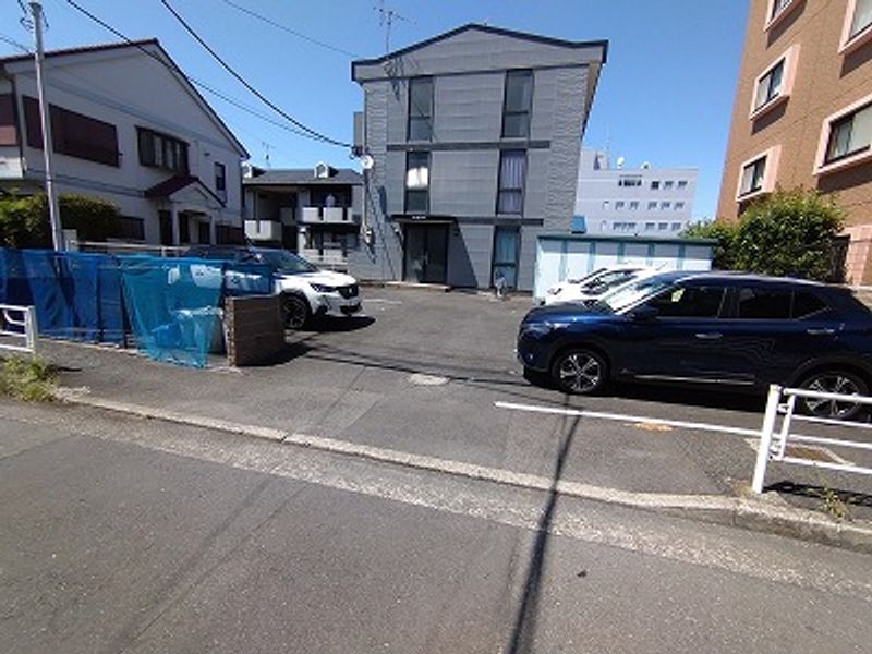 レオパレスゴールドレジデンス中原 駐車場