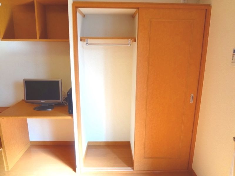 レオパレスカーサ南風 収納