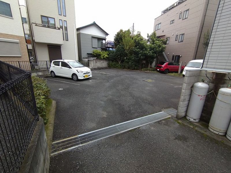 レオパレスラフォーレⅢ 駐車場