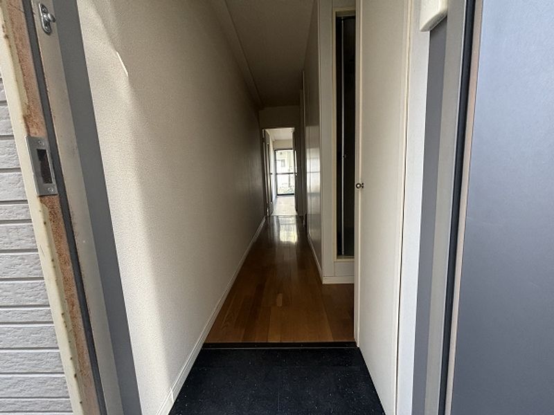 レオパレスみさき 玄関