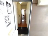 レオパレスルース 玄関