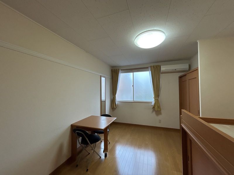 レオパレスグリーンヒル古宮 居間