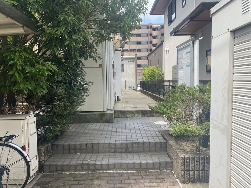 レオパレスヴェルデ高島 エントランス