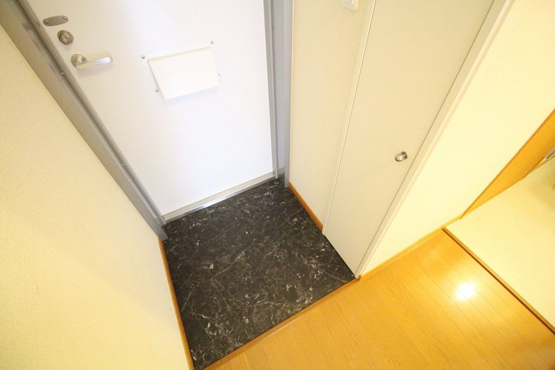 レオパレスブル瀬田 玄関