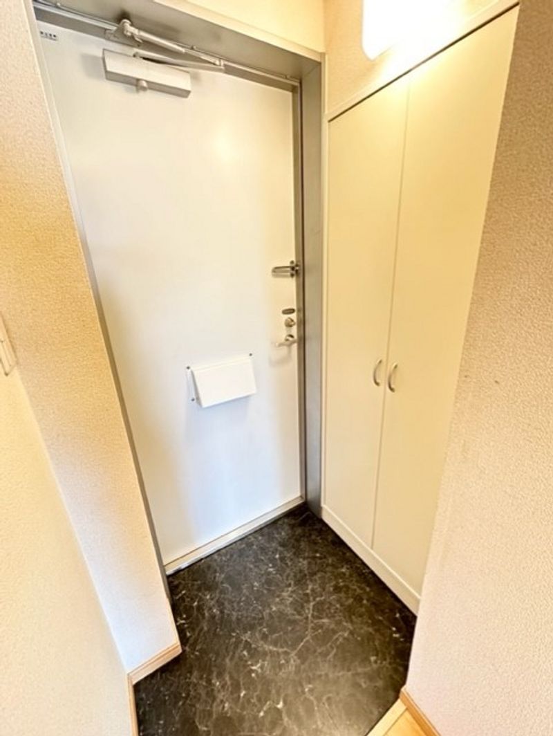 レオパレスルーナ 玄関