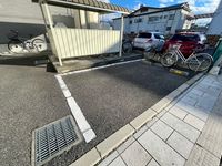 レオパレスカーマ９２９ 駐車場