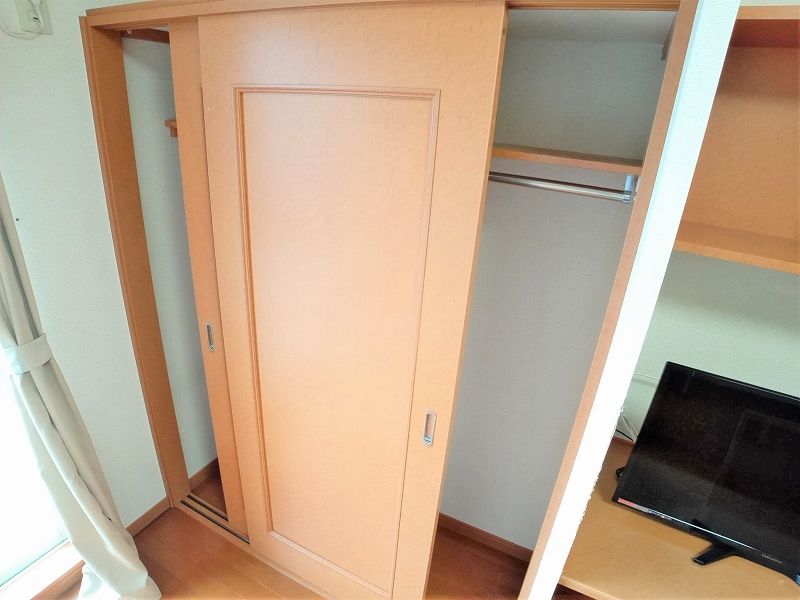 レオパレスアルシオネ 収納